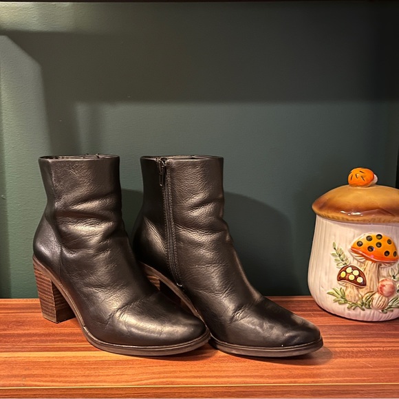 Lucky Brand Heel Ankle Boot - Picture 4 of 9